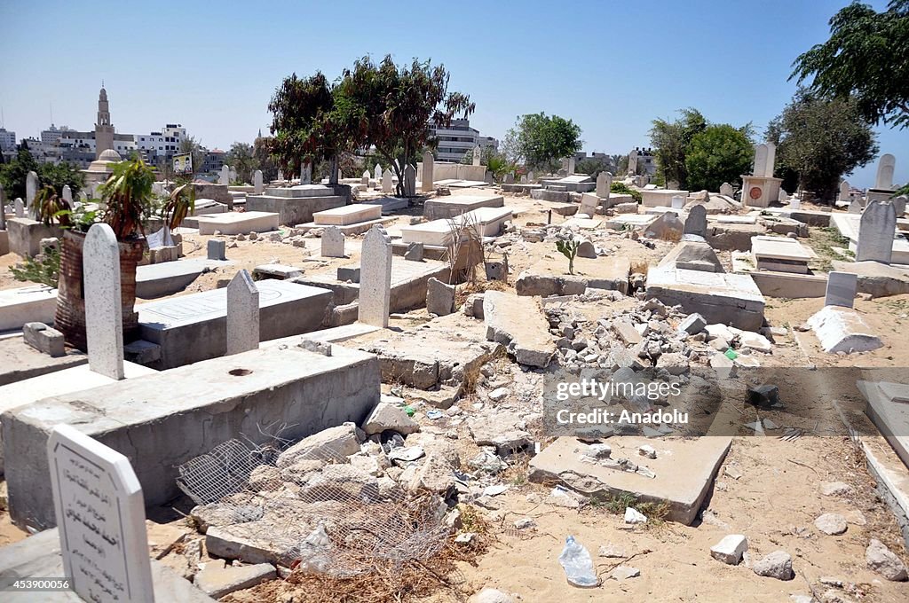 Israeli airstrike hits Sheik Radwan cemetery in Gaza