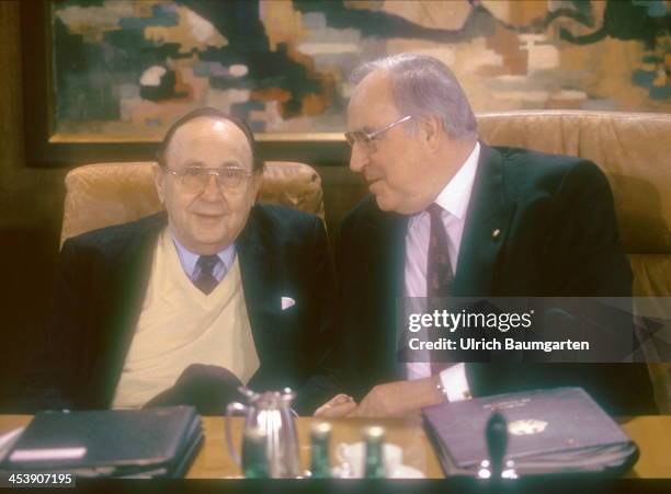 Chancellor Helmut Kohl and Foreign Minister Hans Dietrich Genscher during a cabinet meeting in Bonn, on December 20, 1988 in Bonn, Germany.