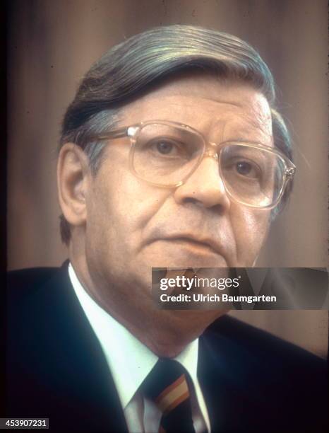 Chancellor Helmut Schmidt during a press conference in Bonn, on October 17, 1980 in Bonn, Germany.