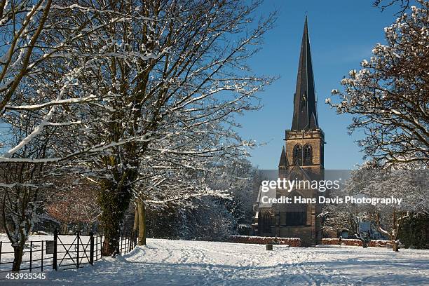 wentworth village church in the snow - virginia water village in surrey stock pictures, royalty-free photos & images