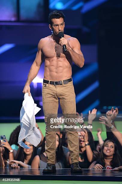Aaron Diaz hosts Premios Tu Mundo Awards at American Airlines Arena on August 21, 2014 in Miami, Florida.