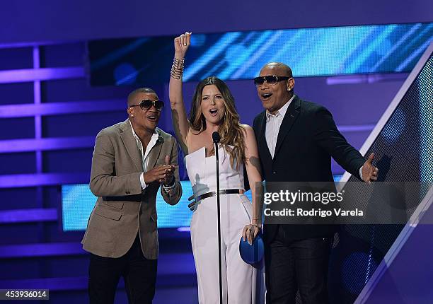 Gente de Zona and Maritza Rodriguez attend Premios Tu Mundo Awards at American Airlines Arena on August 21, 2014 in Miami, Florida.