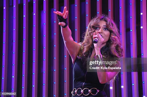 Nadia Api Hom 90 Nadia Ali And Grand Warren Electrify Stock Photos, High-Res Pictures ...