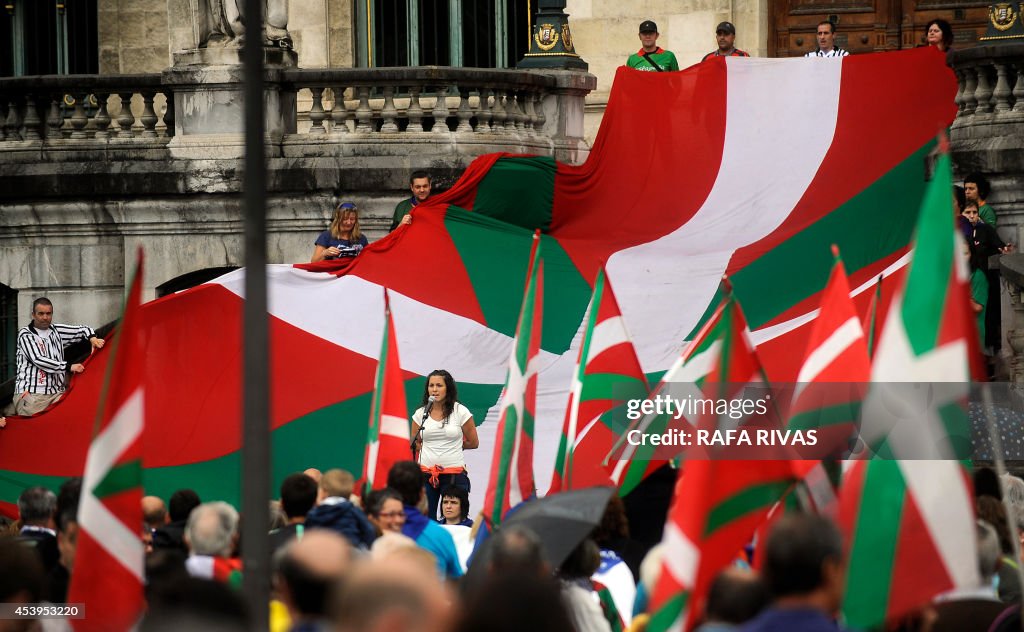 SPAIN-BASQUE-DEMO-IKURRINA-FLAG