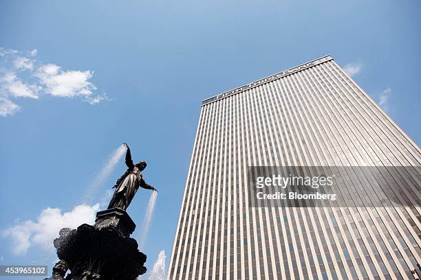 Fifth Third Bank headquarters stands in Cincinnati, Ohio, U.S., on Tuesday, Aug. 19, 2014. The U.S. Economy will expand 3 percent in the third...