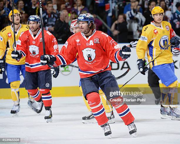 Mark Bell of Eisbären Berlin celebrates after scoring a goal during the Champions Hockey League group stage game between Eisbaeren Berlin and HC Zlin...