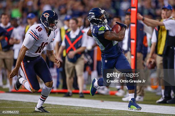 Punt returner Earl Thomas of the Seattle Seahawks rushes against punter Pat O'Donnell of the Chicago Bears at CenturyLink Field on August 22, 2014 in...