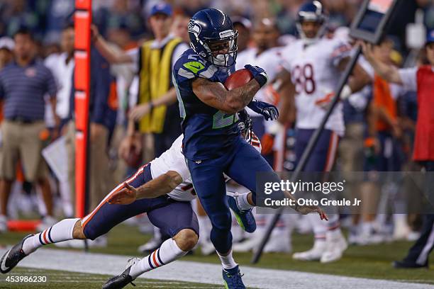 Punt returner Earl Thomas of the Seattle Seahawks rushes against punter Pat O'Donnell of the Chicago Bears at CenturyLink Field on August 22, 2014 in...