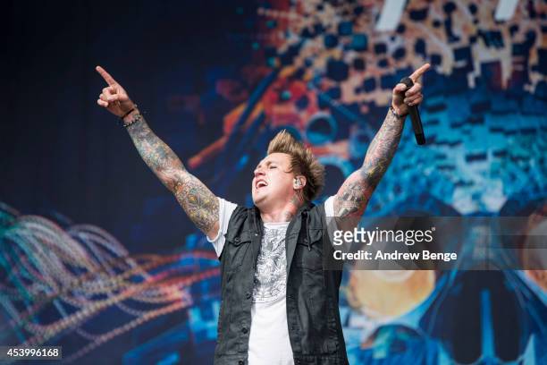Jacoby Shaddix of Papa Roach performs on stage at Leeds Festival at Bramham Park on August 22, 2014 in Leeds, United Kingdom.