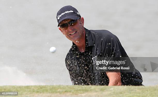 Jeff Gove of USA plays a shot during the 108th VISA Open Argentina at Nordelta Golf Club on December 06, 2013 in Tigre, Argentina.