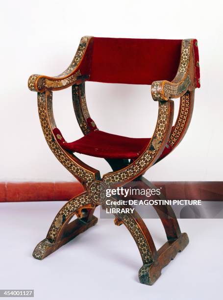 Mudejar style, hip-joint armchair with folding armrests . Spain, 17th century. Toledo, Museo De Santa Cruz