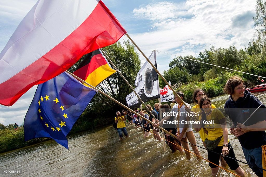 Anti-Coal Protesters Form Human Chain Across German-Polish Border