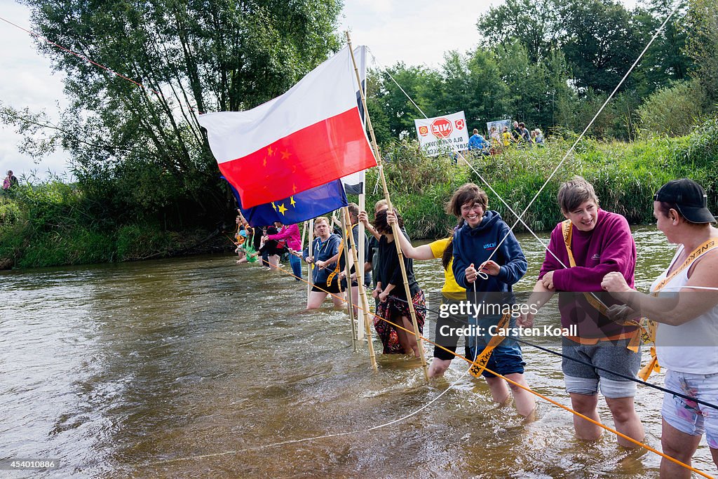 Anti-Coal Protesters Form Human Chain Across German-Polish Border