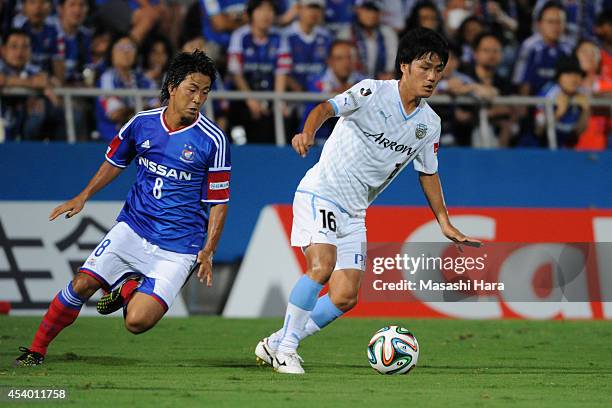 Ryota Oshima of Kawasaki Frontale in action during the J. League match between Yokohama F.Marinos and Kawasaki Frontale at Nippatsu Mitsuzawa Stadium...