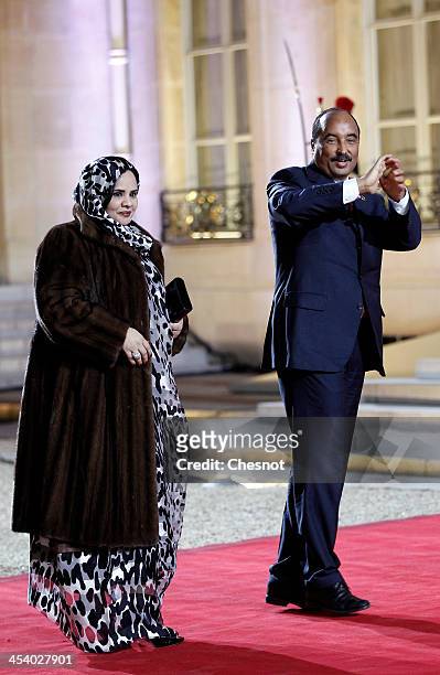 Mauritania's president Mohamed Ould Abdel Aziz and Mauritania first lady Tekber Mint Melainine Ould Ahmed arrive for a diner at the Elysee...