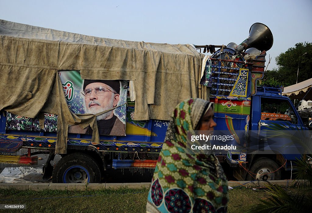 Anti government protests go on in Islamabad's Red Zone