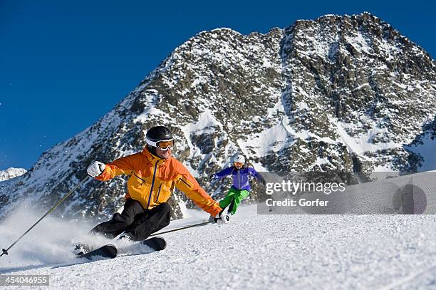 skilehrer in eine skulptur curve - schnitzen stock-fotos und bilder