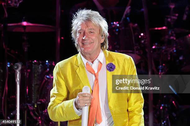 Rod Stewart performs at Mark G. Etess Arena - Trump Taj Mahal on August 23, 2014 in Atlantic City, New Jersey.