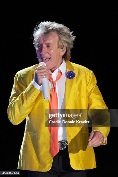 Rod Stewart performs at Mark G. Etess Arena - Trump Taj Mahal on August 23, 2014 in Atlantic City, New Jersey.