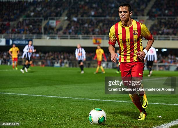 Alexis Sanchez of Barcelona runs with the ball during the Copa del Rey, Round of 32 match between FC Cartagena and FC Barcelona at Estadio...