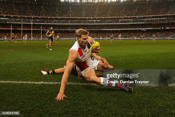 Nick Riewoldt of the Saints marks the ball during the round 22 AFL match between the Richmond Tigers and the St Kilda Saints at Melbourne Cricket...