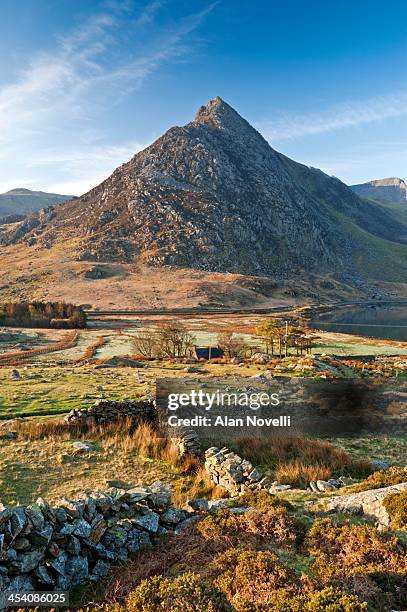 peak of tryfan, the glyderau, snowdonia, wales - snowdonia national park stock pictures, royalty-free photos & images