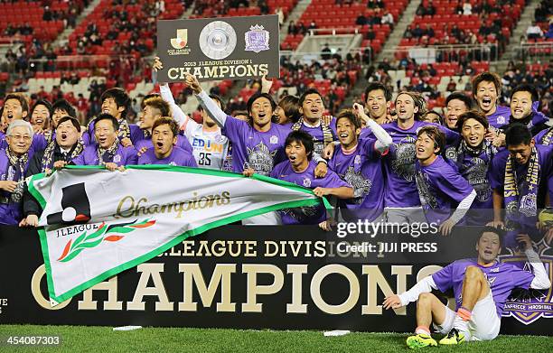 Football players of Sanfrecce Hiroshima celebrate their J-League championship title after a 2-0 win over Kashima Antlers in Kashima on December 7,...