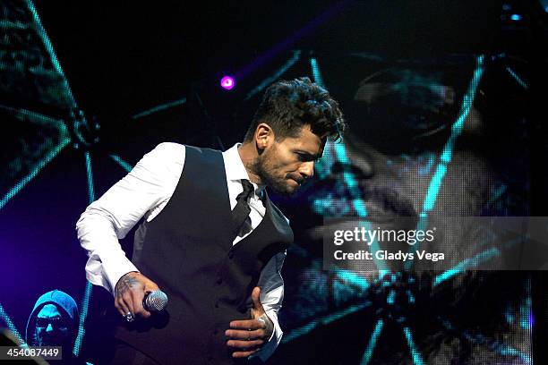 Draco Rosa performs at Coliseo de Puerto Rico on December 6, 2013 in San Juan, Puerto Rico.