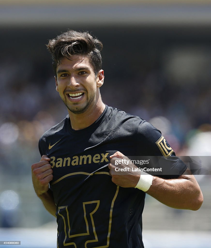 Pumas UNAM v Tijuana - Apertura 2014 Liga MX