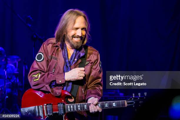 Tom Petty and the Heartbreakers perform at DTE Energy Music Theater on August 24, 2014 in Clarkston, Michigan.
