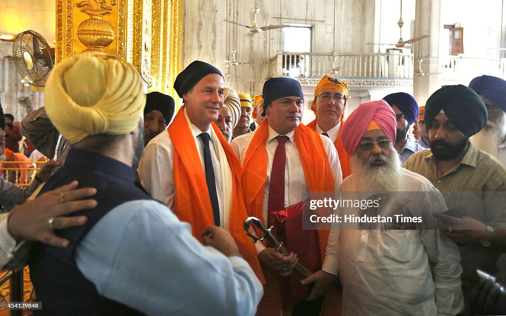 Nick Clegg Visits Gurudwara Bangla Sahib