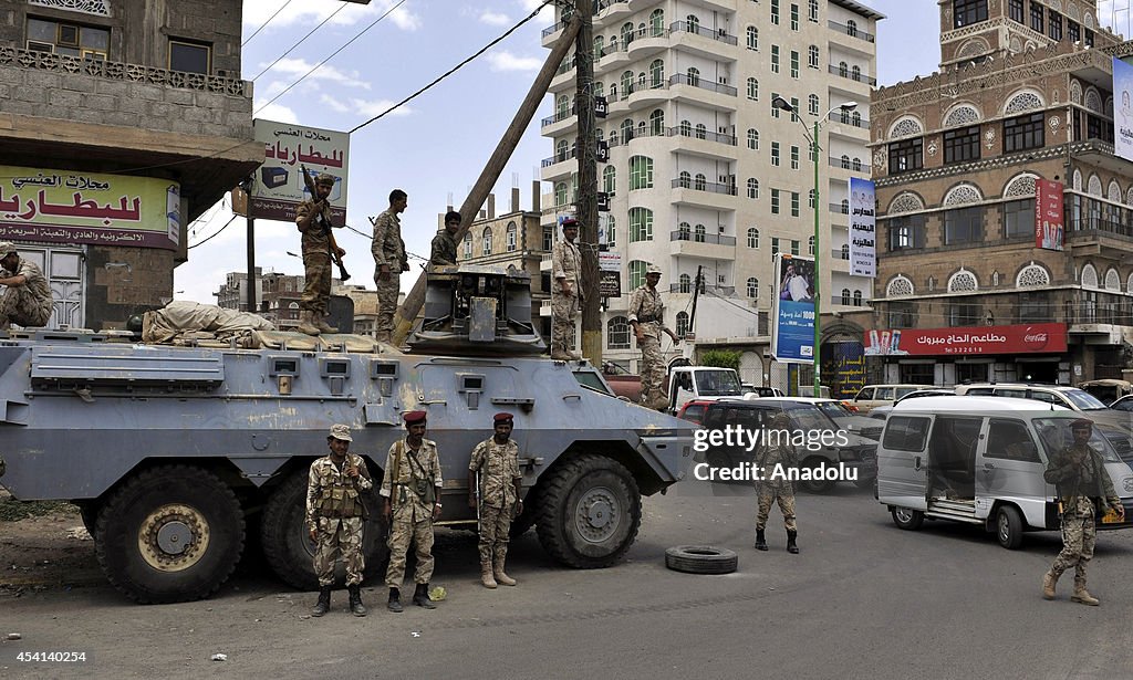 Yemeni security forces take security measures possible clashes in Sanaa