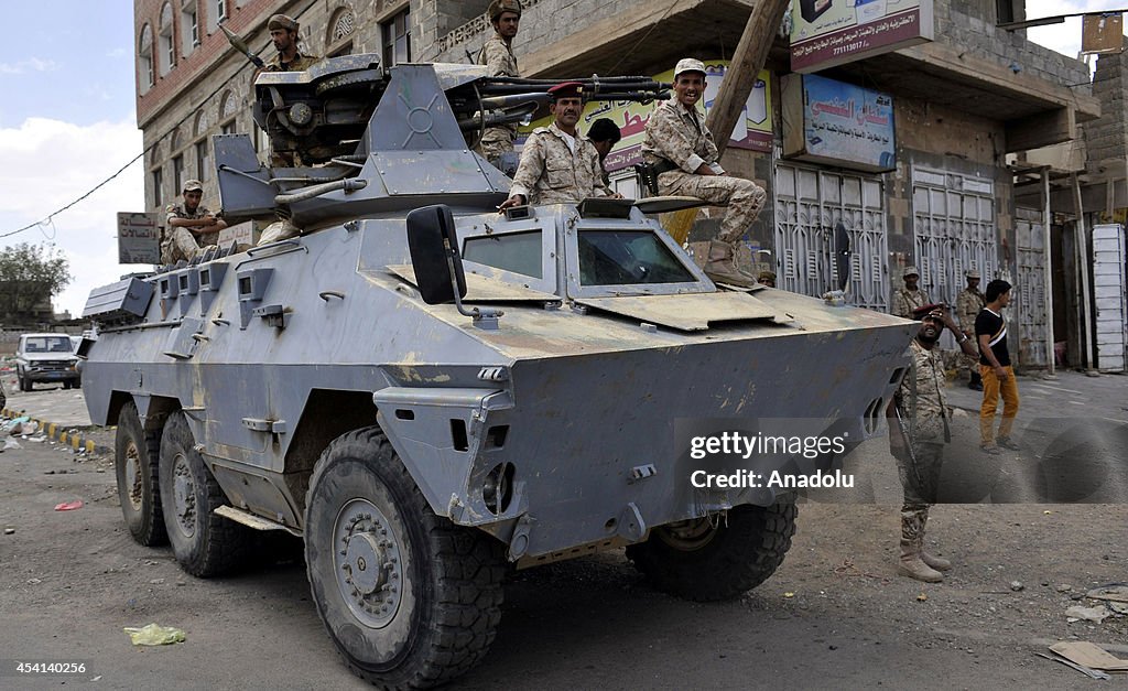 Yemeni security forces take security measures possible clashes in Sanaa