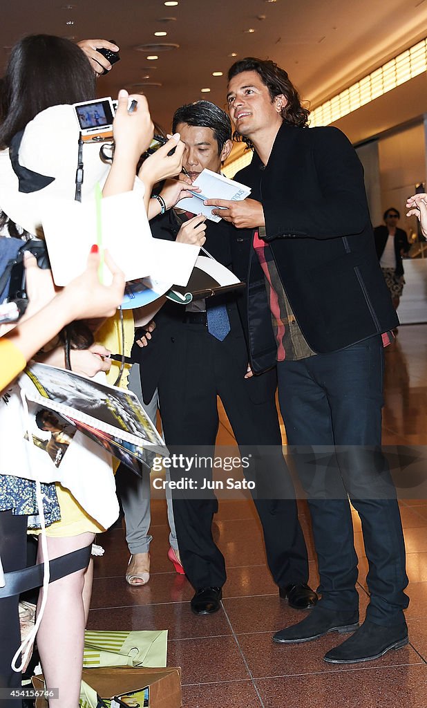 Orlando Bloom Arrives In Tokyo