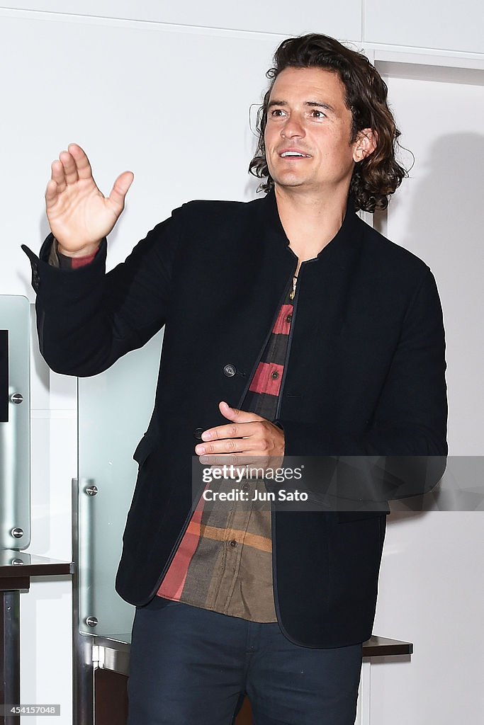 Orlando Bloom Arrives In Tokyo