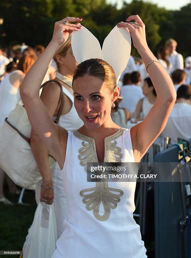 US-GASTRONOMY-DINER EN BLANC-NYC