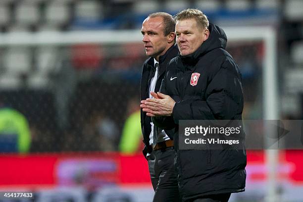 Assistant trainer Alfred Schreuder of FC Twente, Coach Michel Jansen of FC Twente during the Dutch Eredivisie match between AZ Alkmaar and FC Twente...