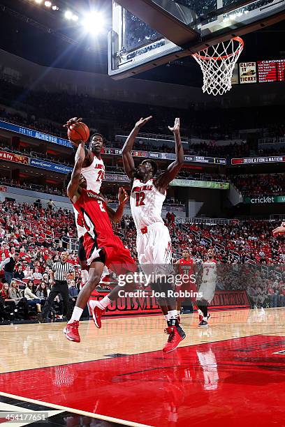 Montrezl Harrell and Mangok Mathiang of the Louisville Cardinals defend against Elfrid Payton of the Louisiana-Lafayette Ragin' Cajuns during the...