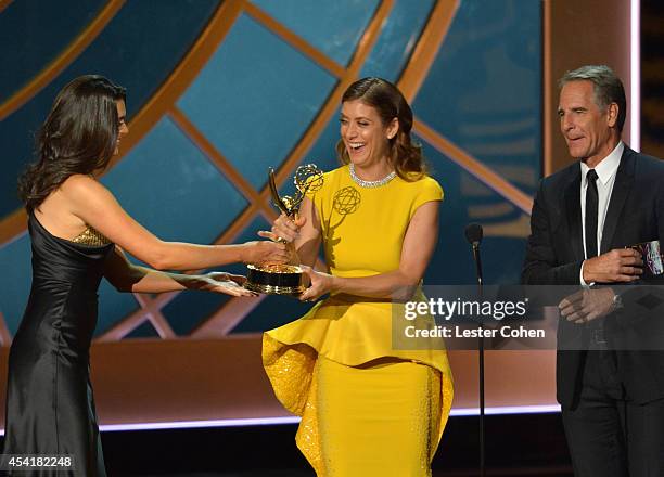 Actress Kate Walsh and actor Scott Bakula, with a tophy presenter, speak onstage at the 66th Annual Primetime Emmy Awards held at Nokia Theatre L.A....