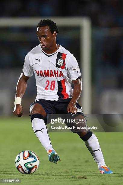 Tinga, whose real name is Luiz Otavio Santos de Araujo of Jubilo Iwata in action during the J. League second division match between Shonan Bellmare...