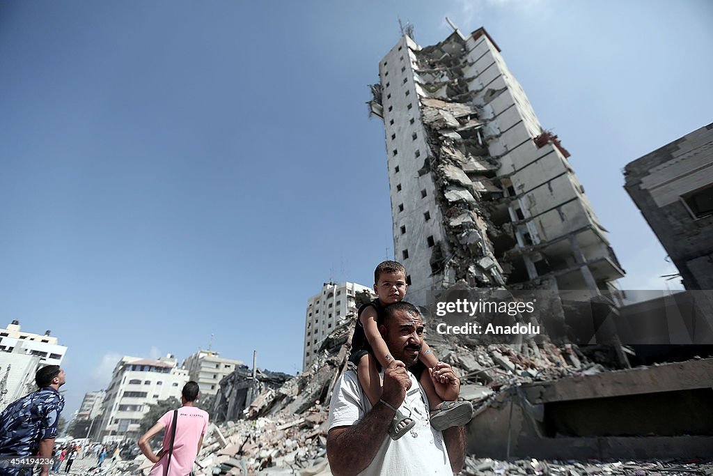 Israeli army hits one of the tallest buildings in Gaza's Al-Nasr neighborhood