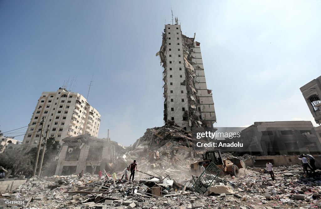 Israeli army hits one of the tallest buildings in Gaza's Al-Nasr neighborhood