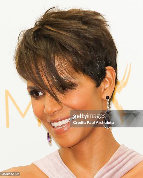 3,020 Halle Berry Short Hair Photos and Premium High Res Pictures - Getty  Images