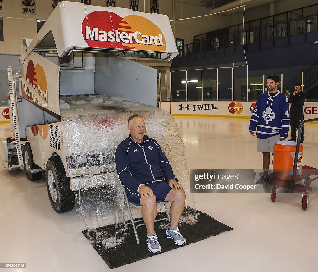 Maple Leafs head coach Randy Carlyle takes the ALS ice bucket challenge