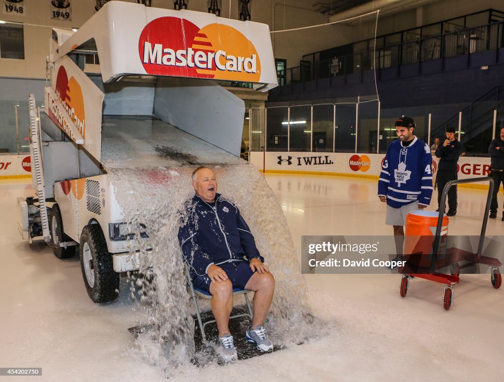 Maple Leafs head coach Randy Carlyle takes the ALS ice bucket challenge