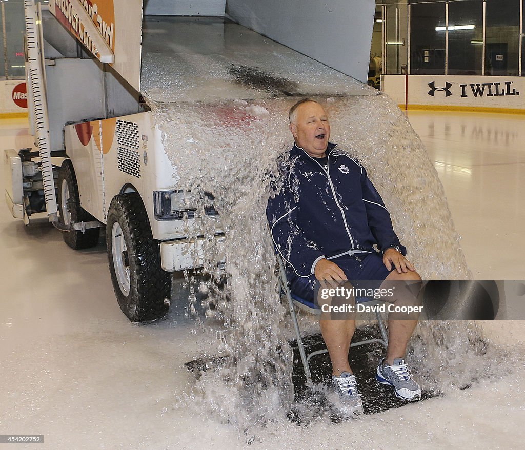 Maple Leafs head coach Randy Carlyle takes the ALS ice bucket challenge