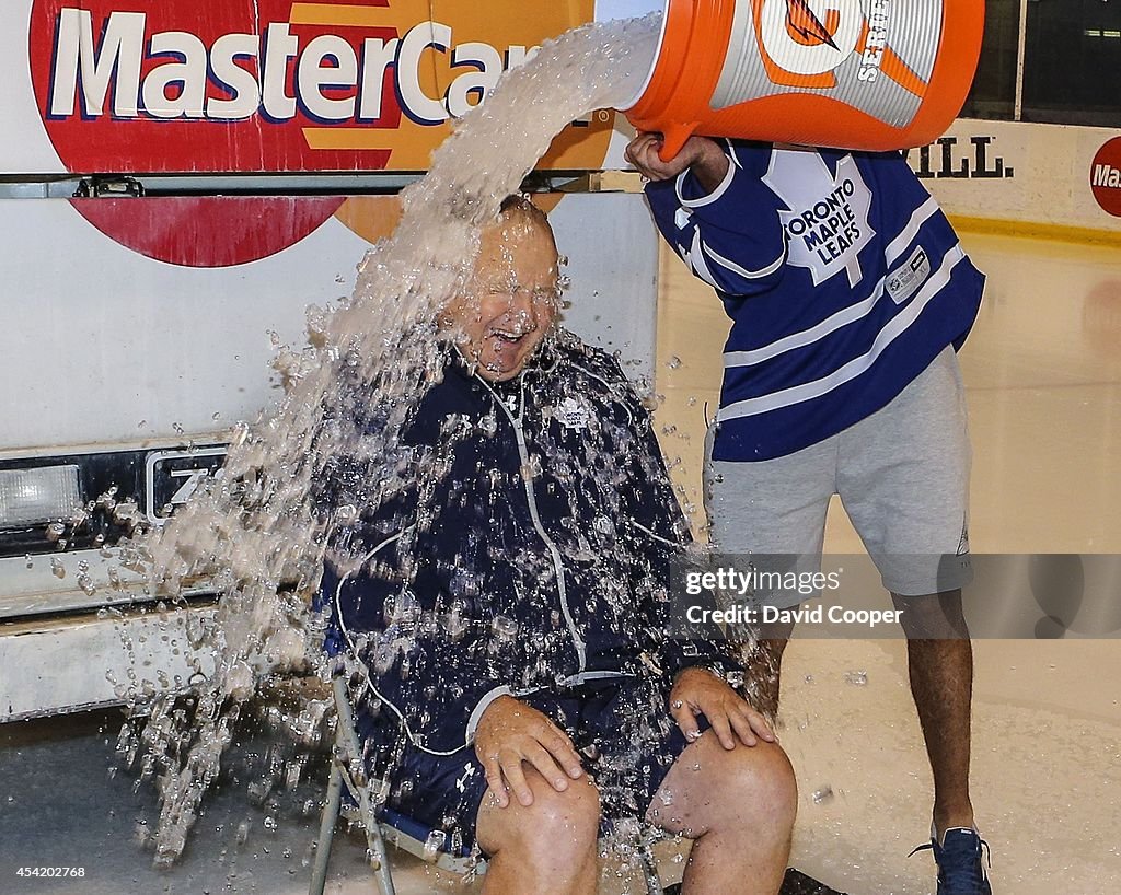 Maple Leafs head coach Randy Carlyle takes the ALS ice bucket challenge