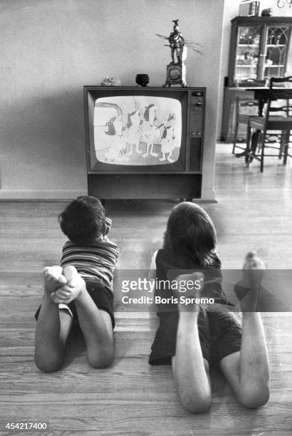 1970s lifestyle. Kids Watching TV. Photo taken by Boris Spremo/Toronto Star July 11, 1972.