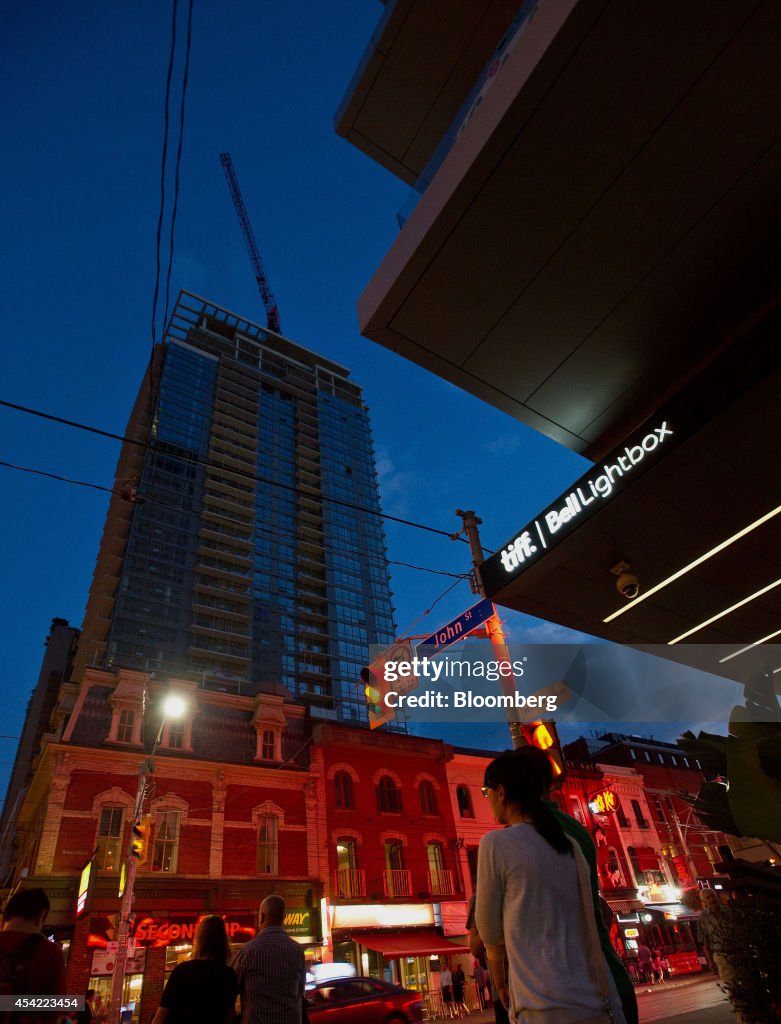 Toronto Festival Tower Gives Movie Buffs Front Row Seat