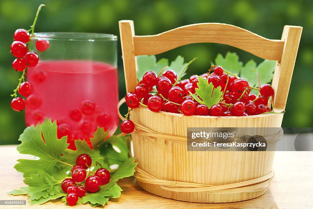 Fresh red currant and juice